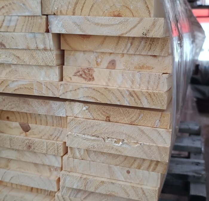 Pino Cepillado 1"x 6x12 Pies   $ X Liston Sin Embolsar