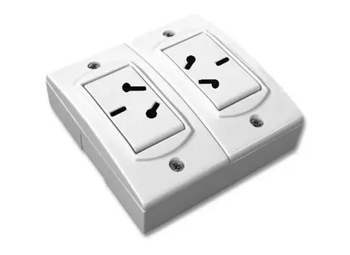 Tomacorriente Bipolar + Tierra 20A Blanco   20059